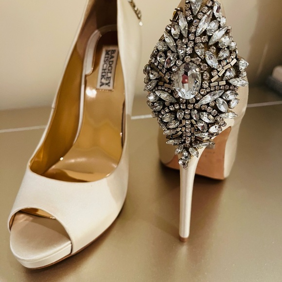 NEW! Badgley Mischka - Picture 8 of 12